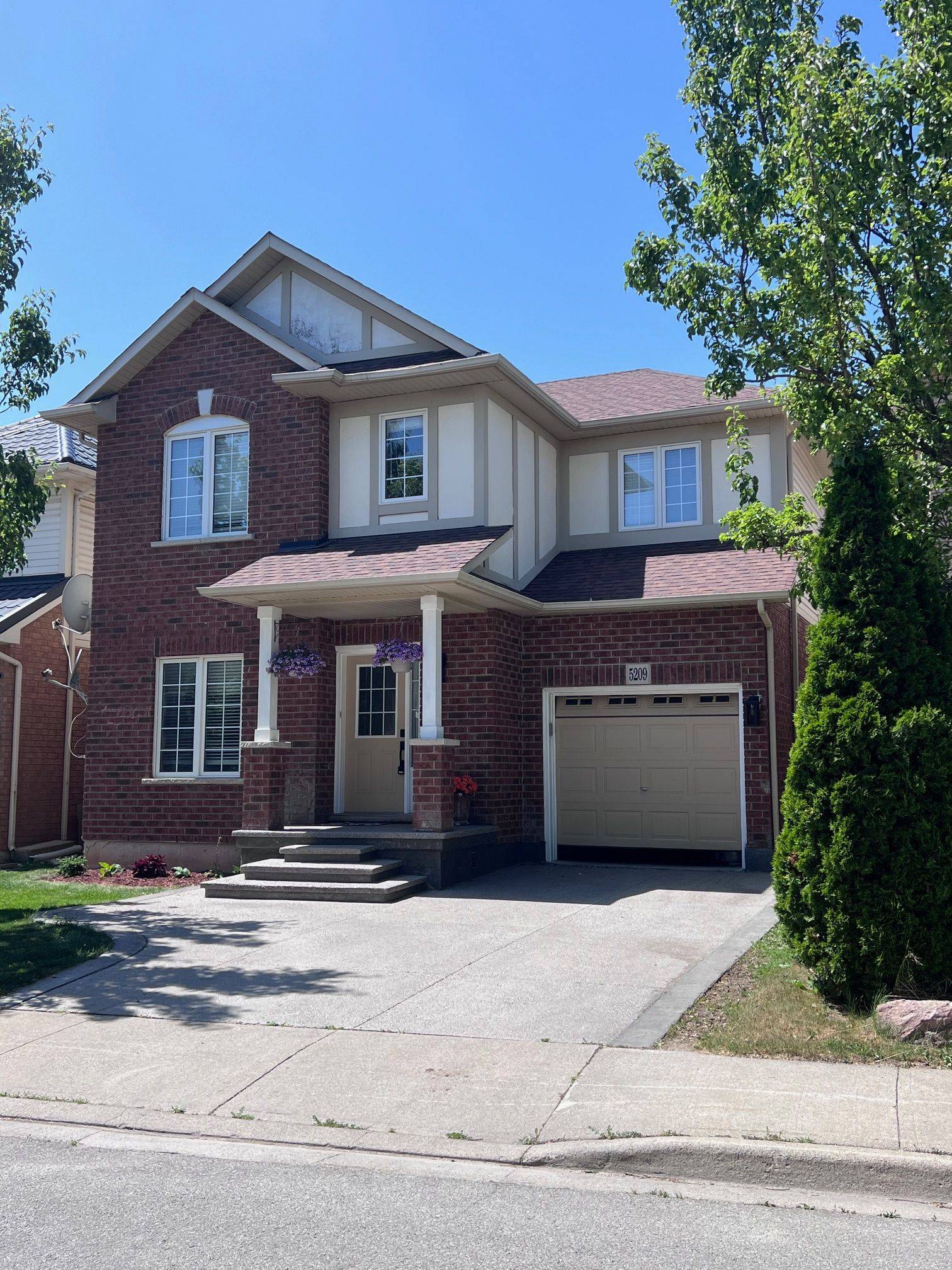 Burlington, ON L7L 7L1,5209 Danielle DR