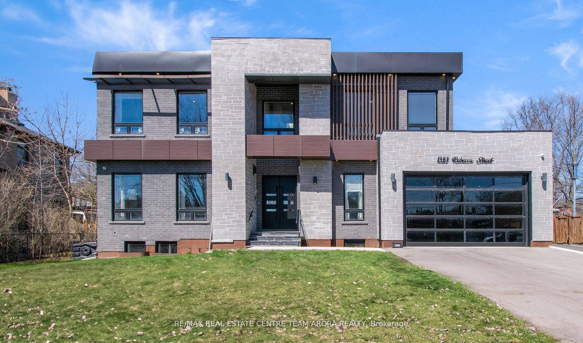 Oakville, ON L6L 1Z3,1325 Rebecca ST