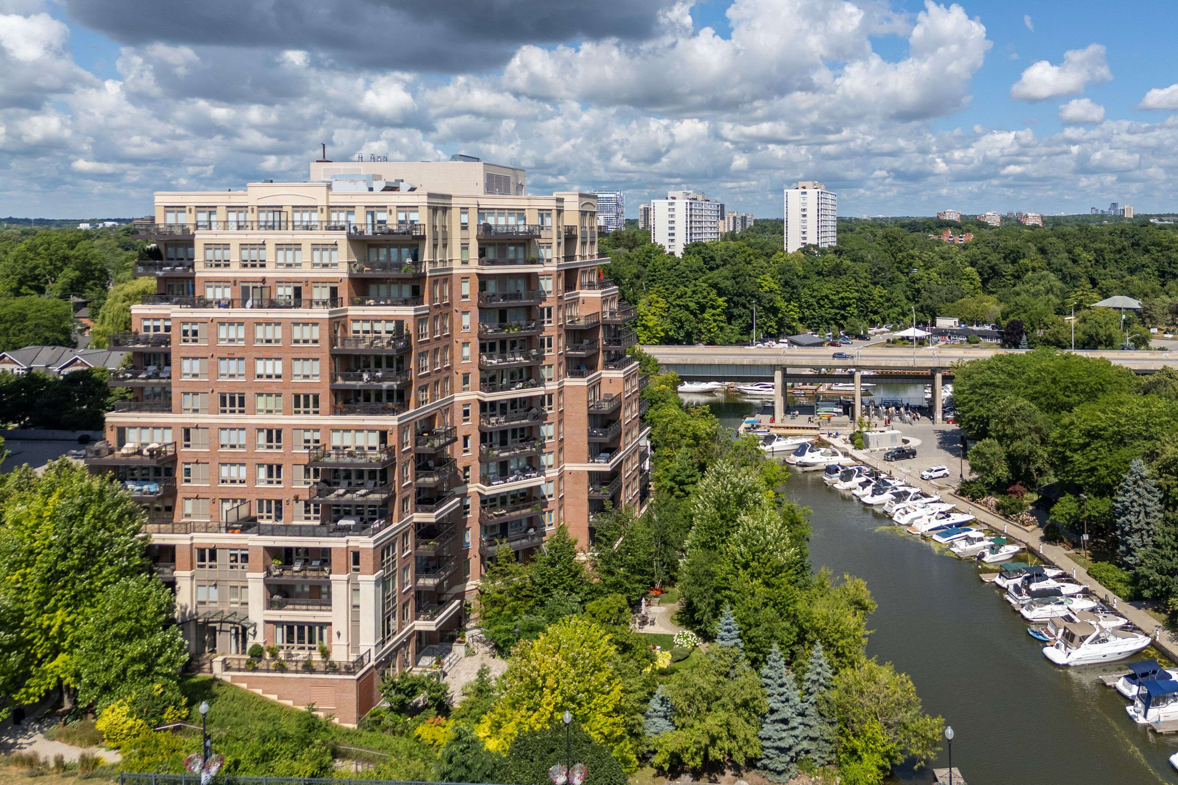Oakville, ON L6K 3J9,111 Forsythe ST #807