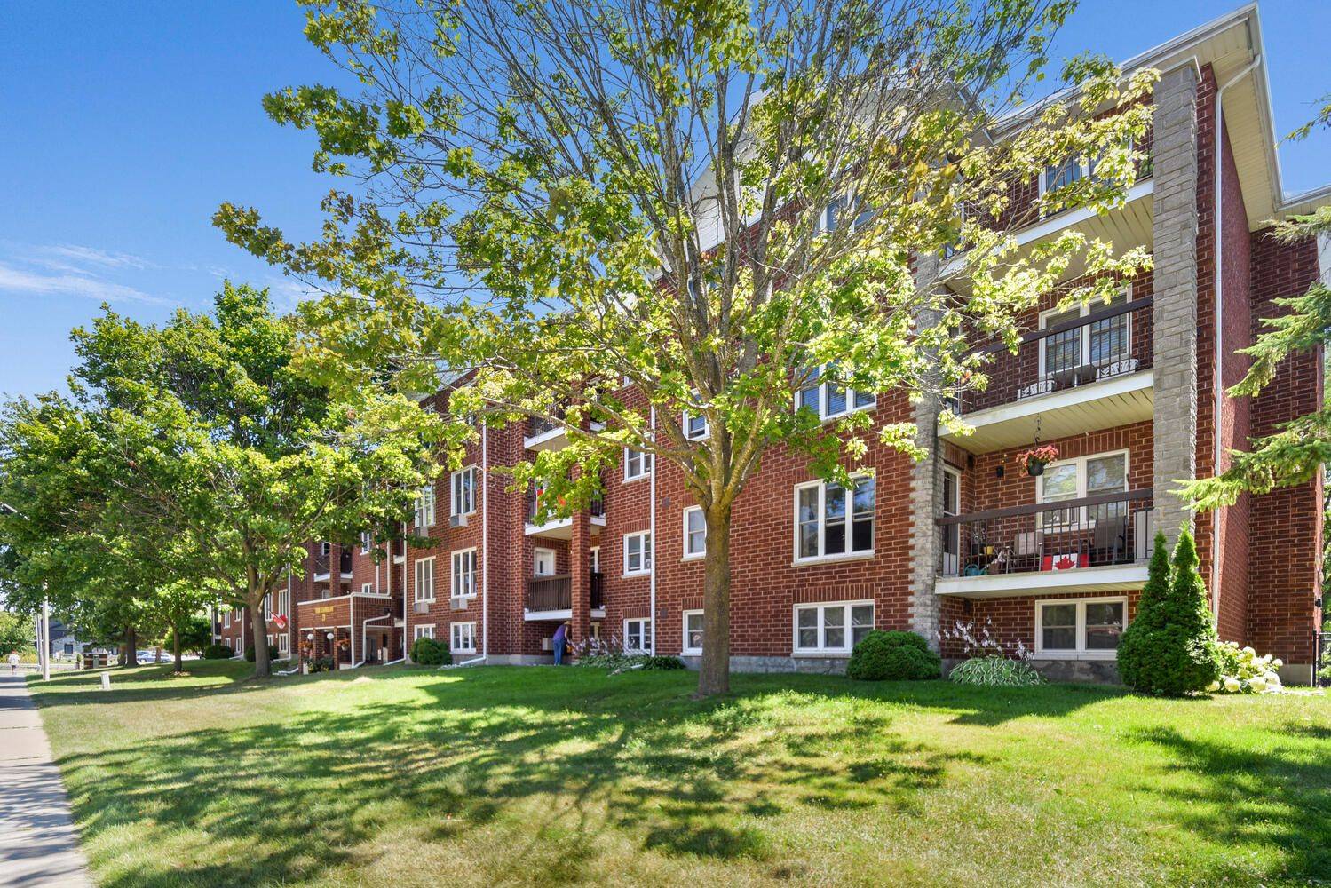 Brockville, ON K6V 7B3,21 Liston AVE #311