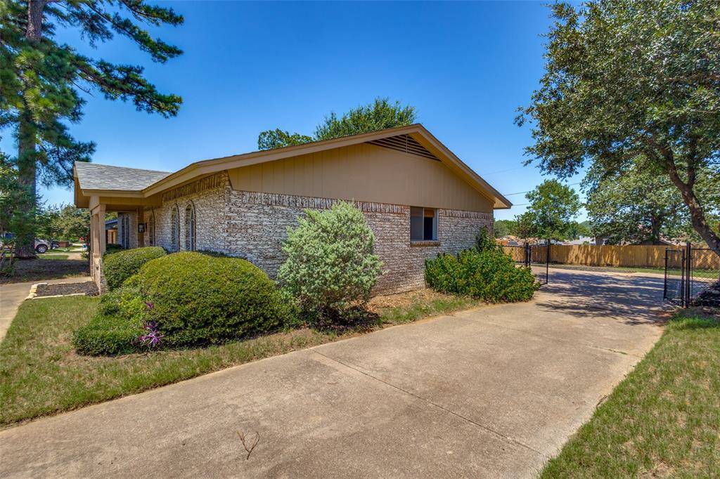 Grapevine, TX 76051,974 Harber Avenue