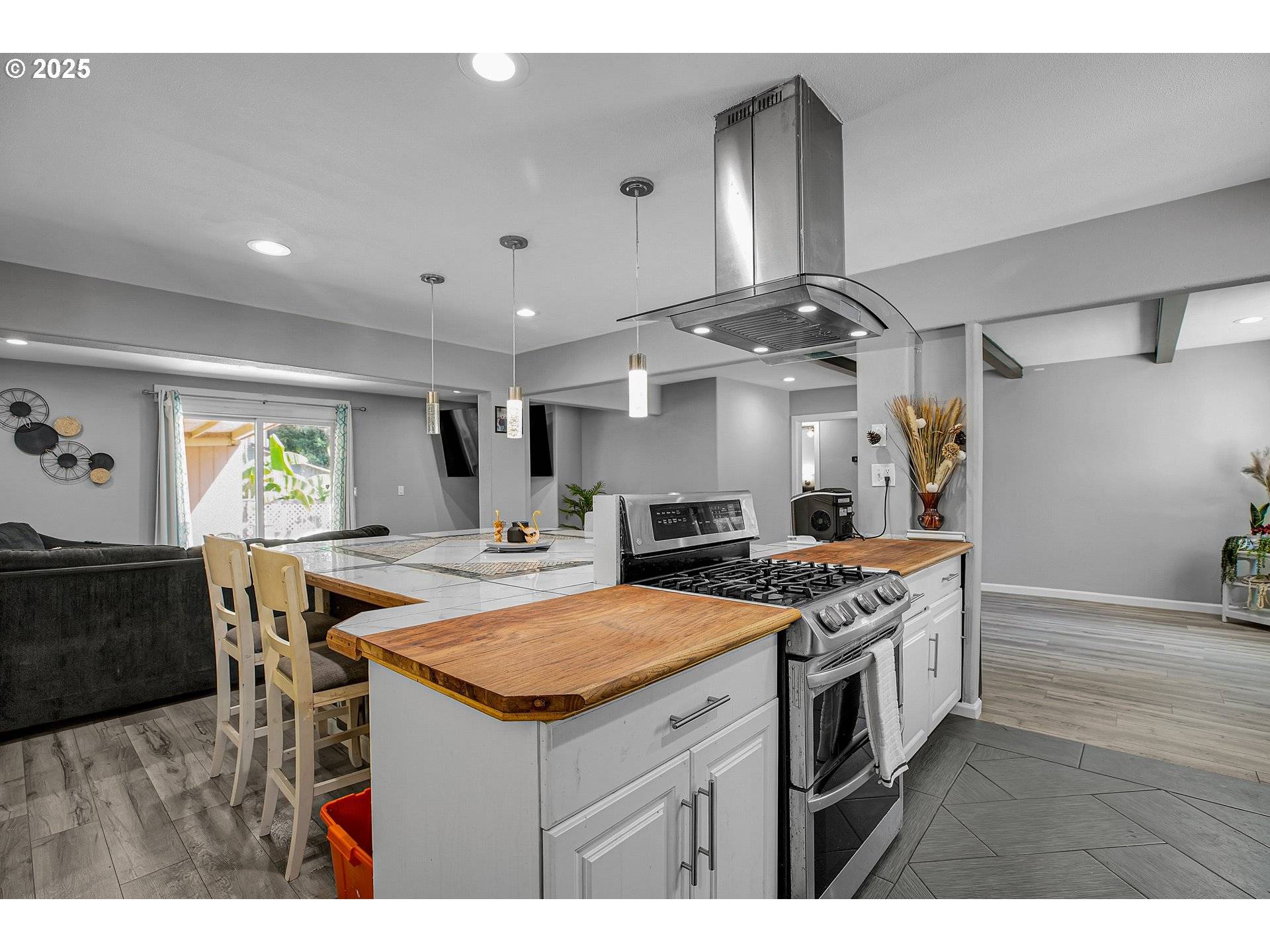 Portland, OR 97230,16637 NE HASSALO ST