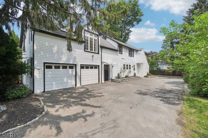 Montclair Twp., NJ 07043,24 Tuers Pl