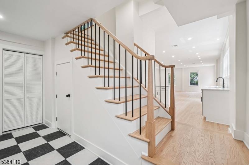 Montclair Twp., NJ 07043,24 Tuers Pl