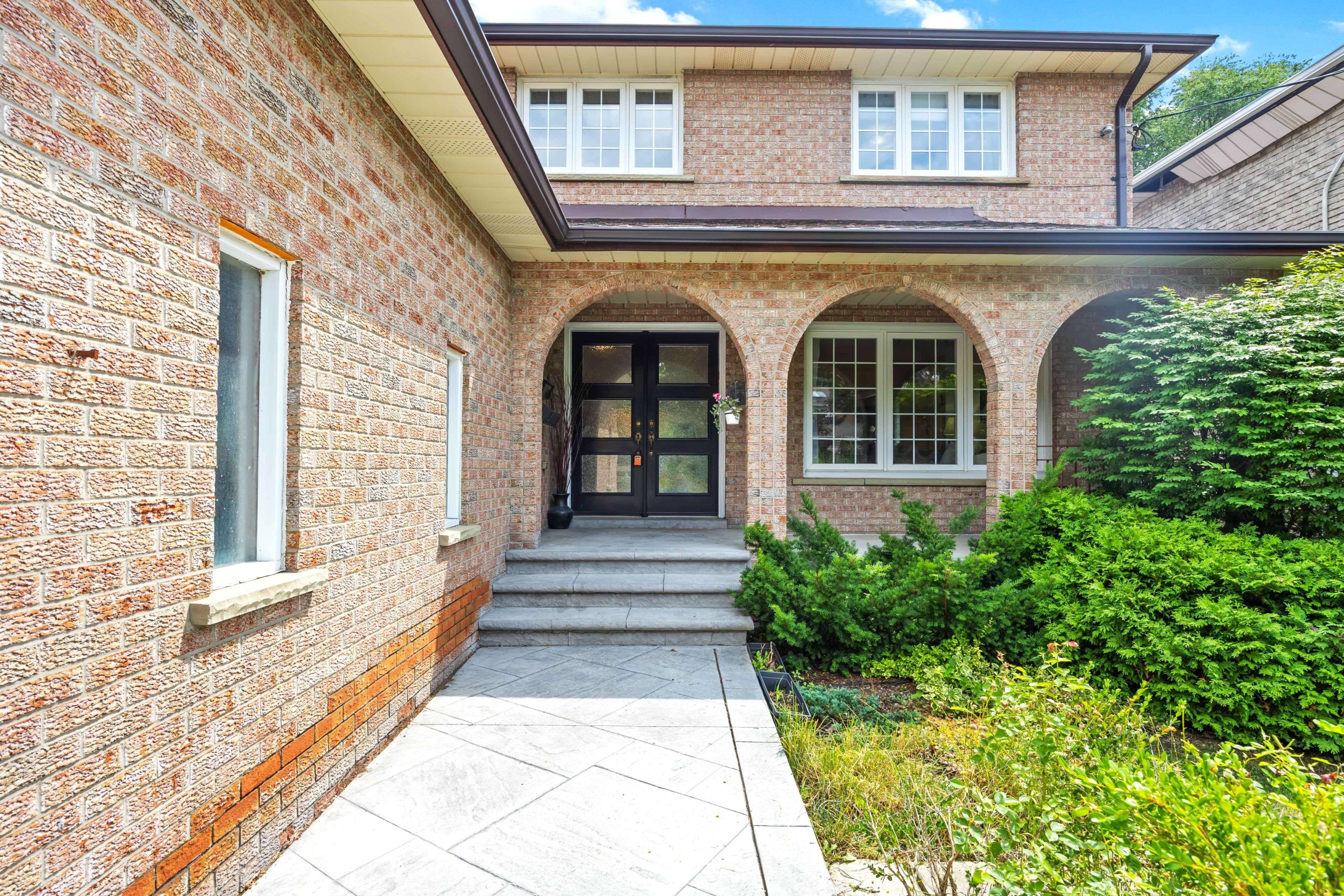 Toronto C14, ON M2N 5J9,43 Lawnview DR