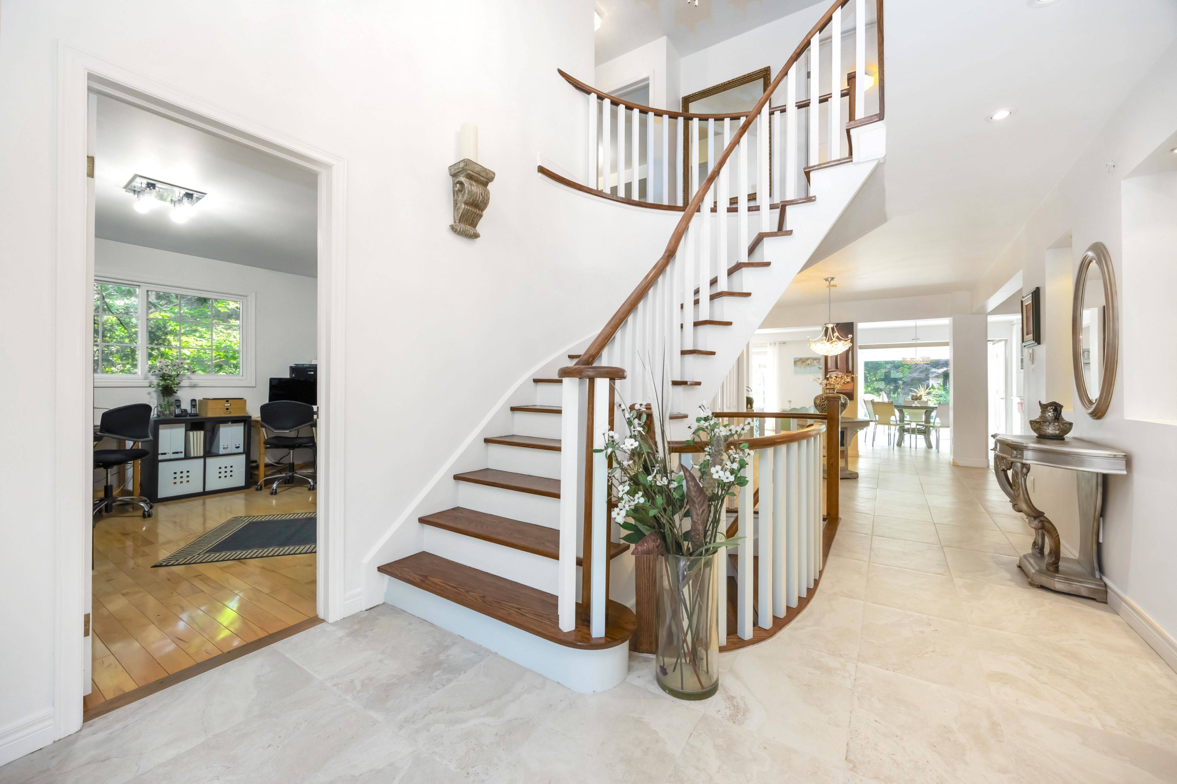 Toronto C14, ON M2N 5J9,43 Lawnview DR
