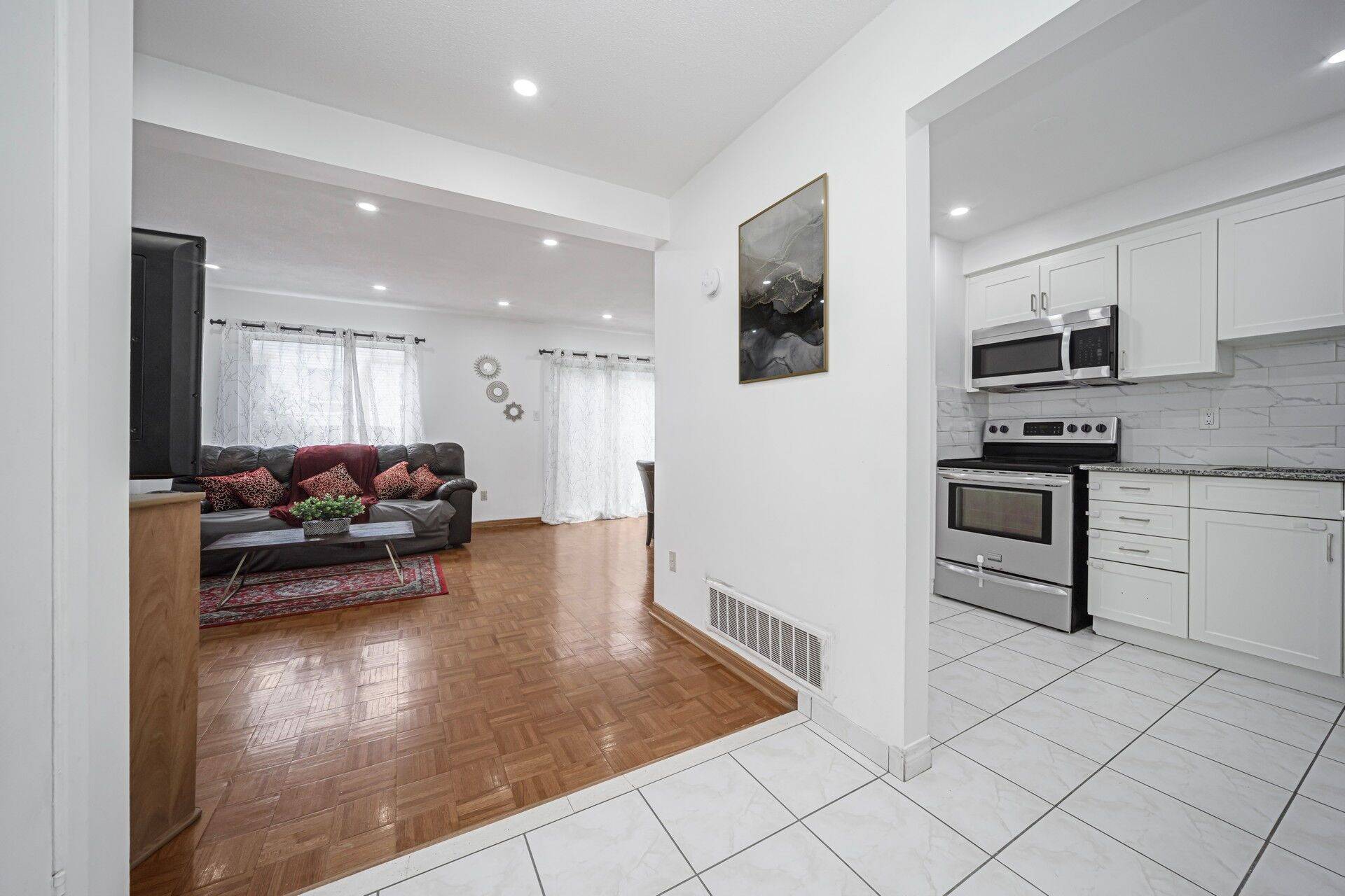 Brampton, ON L6Z 3Z1,44 Franklin CT