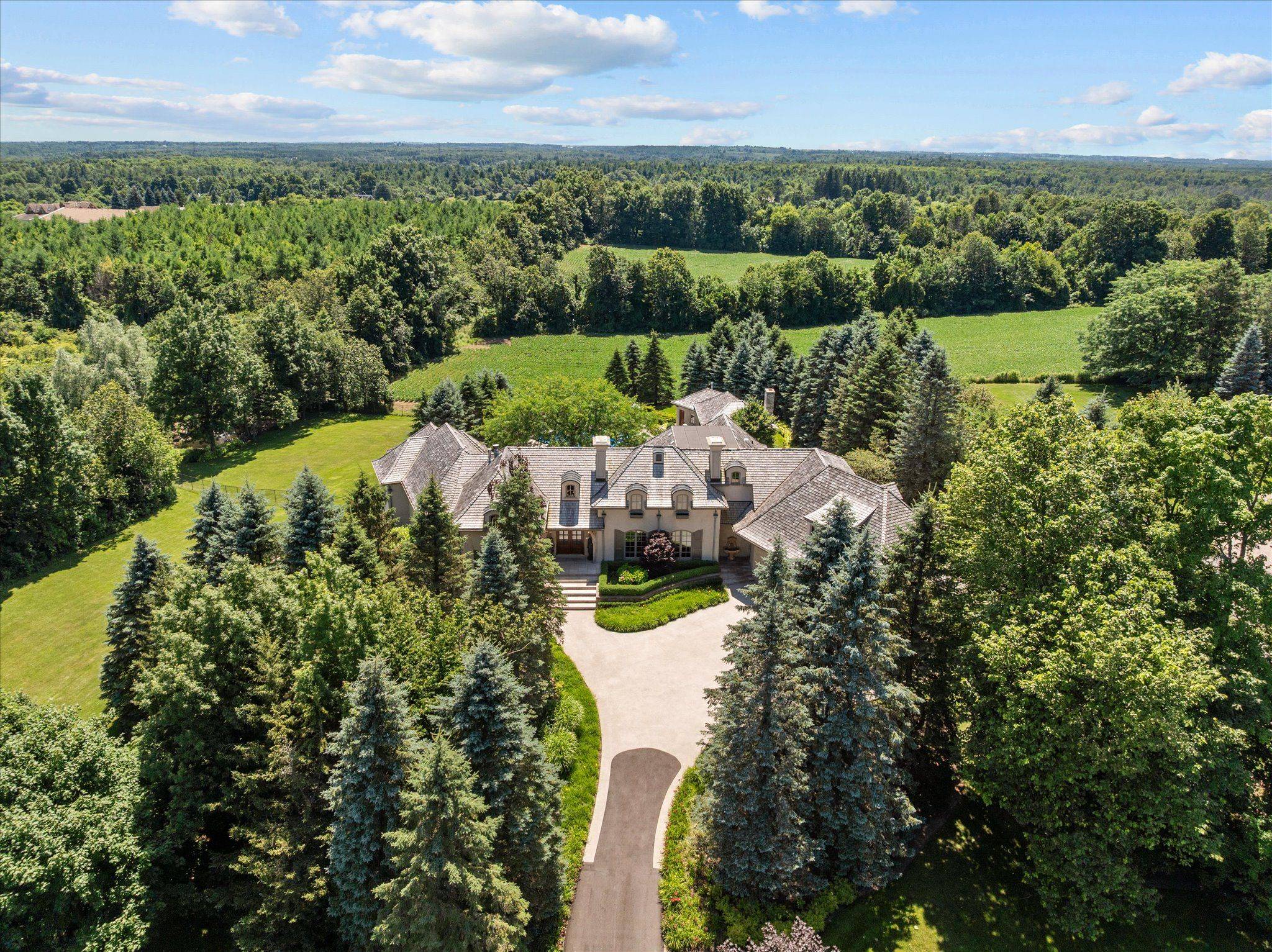Milton, ON L0P 1B0,10090 Pineview TRL