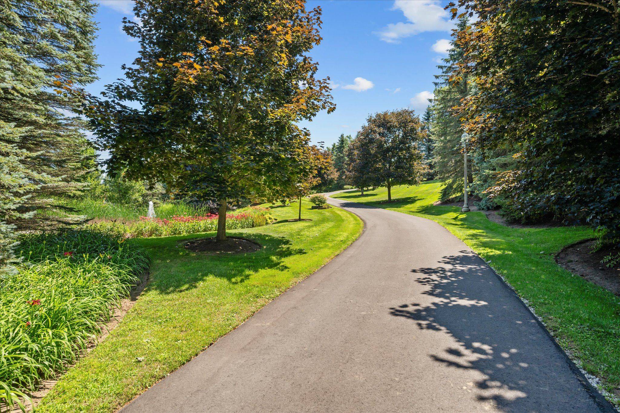 Milton, ON L0P 1B0,10090 Pineview TRL