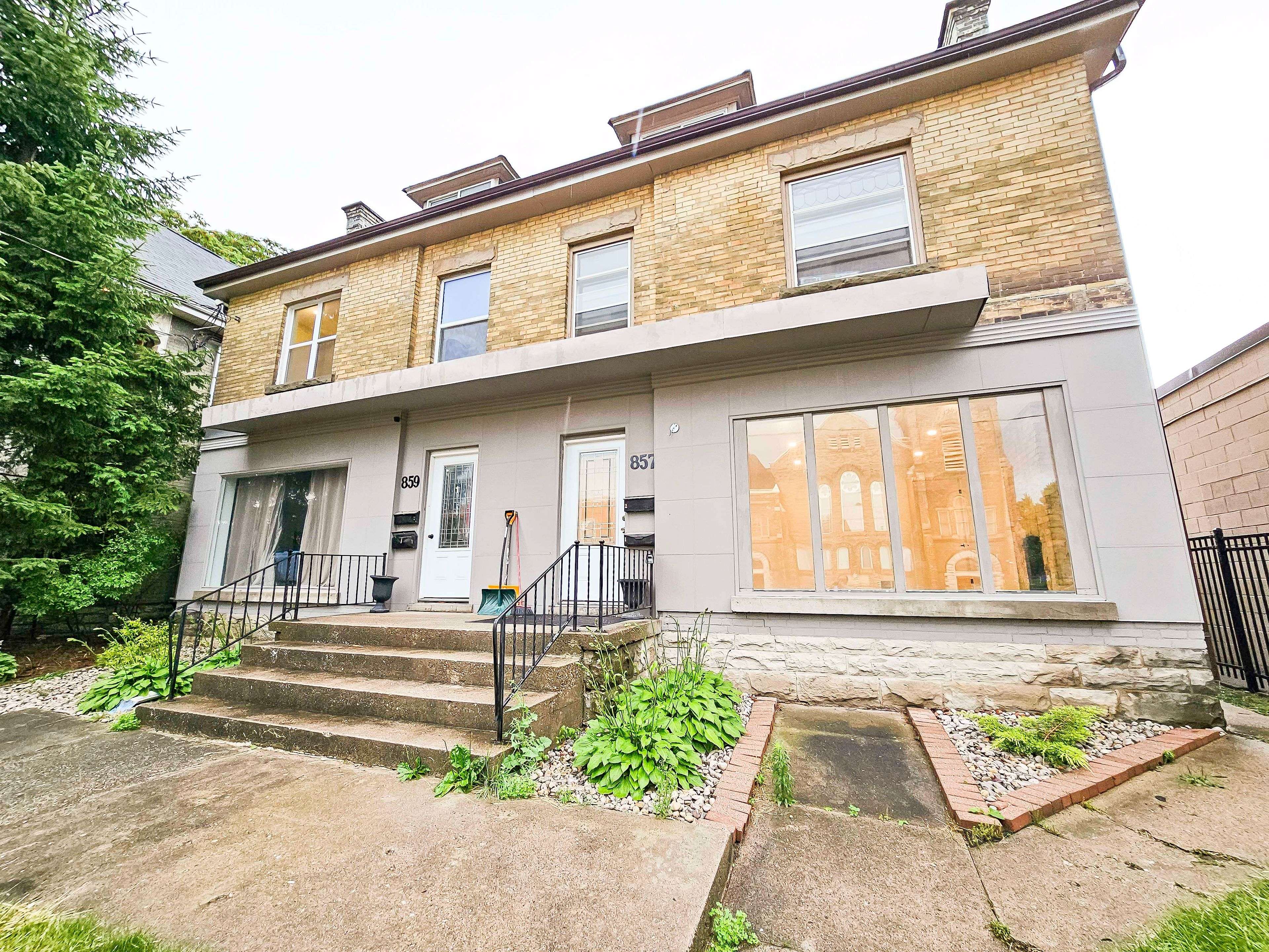 London East, ON N5W 2Z8,857 Dundas ST E #1
