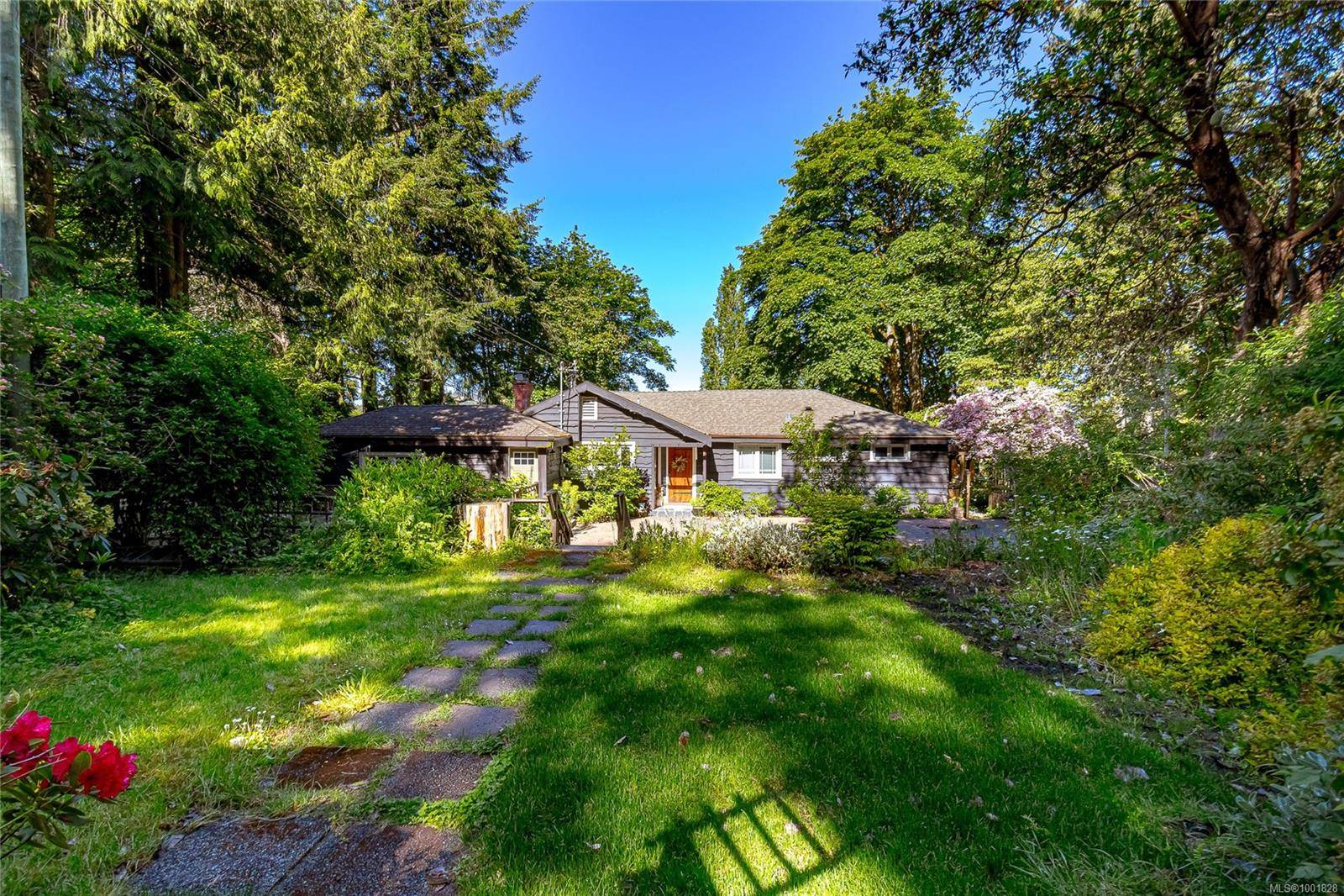 Saanich, BC V8Y 1W4,5168 Santa Clara Ave