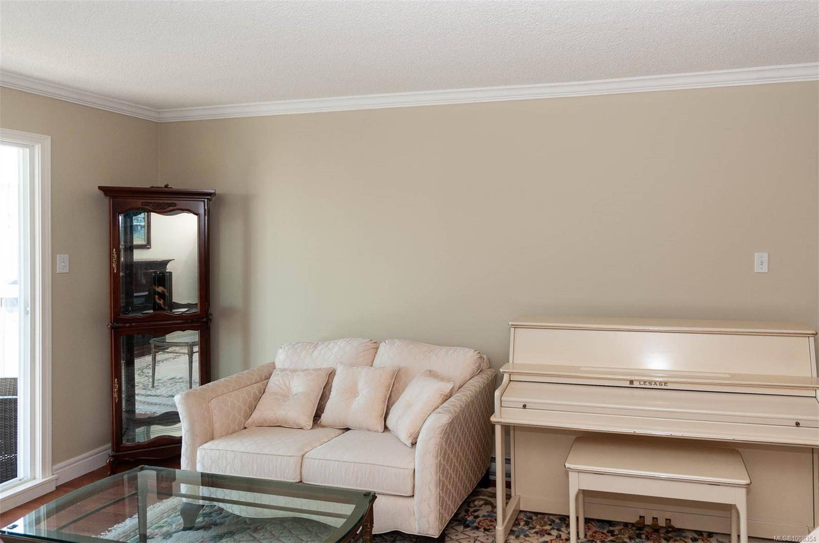 Victoria, BC V8V 3A5,1024 Fairfield Rd #302