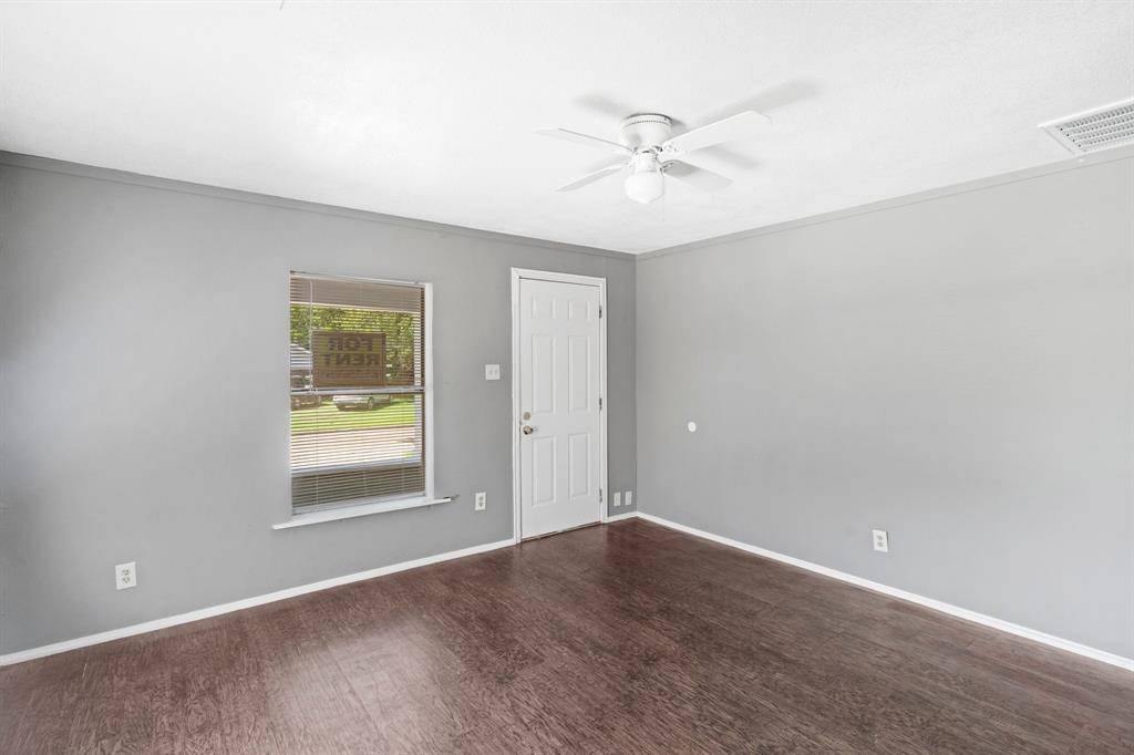 Ennis, TX 75119,305 W Waco Street