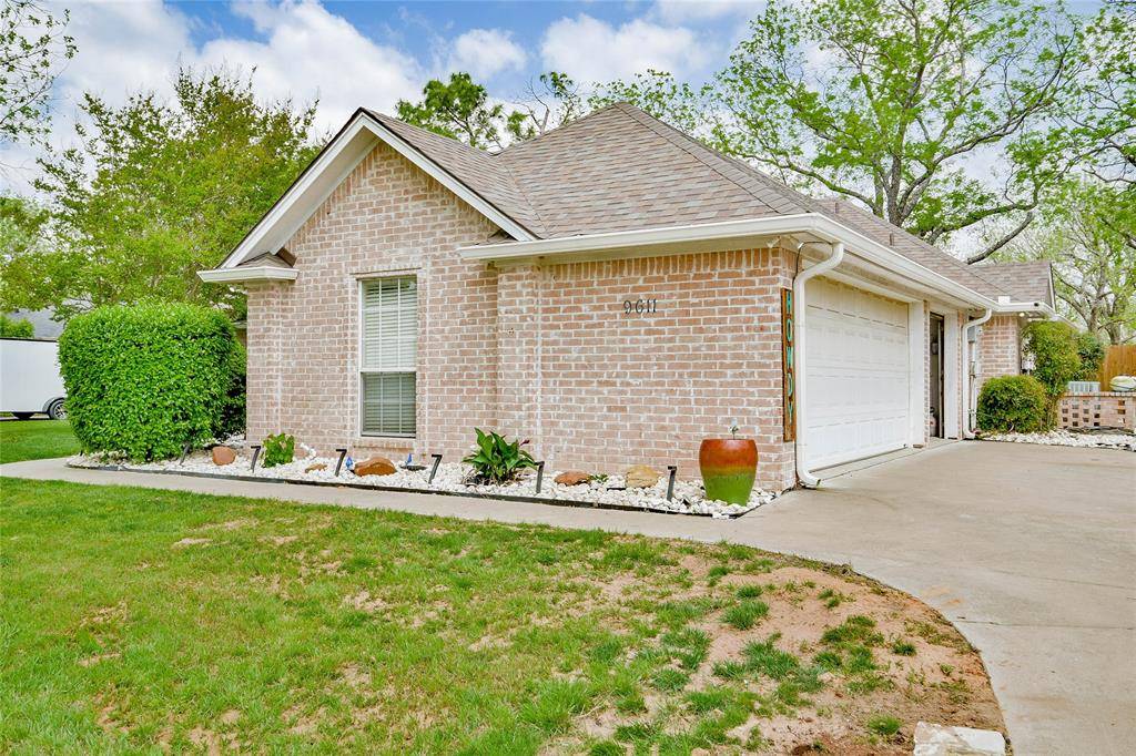 Granbury, TX 76049,9611 Ravenswood Road