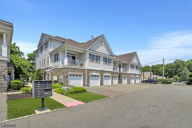 Wanaque Boro, NJ 07420,12 Elston Ct
