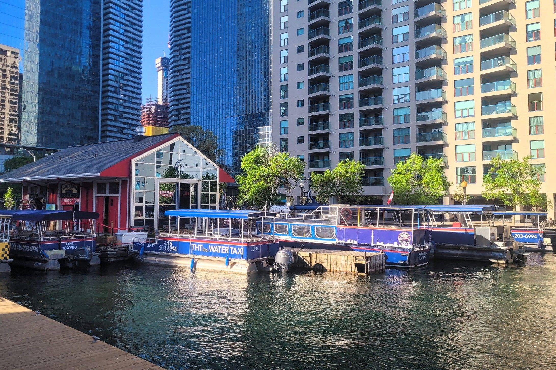 Toronto C01, ON M5J 2S2,77 Harbour SQ #2001