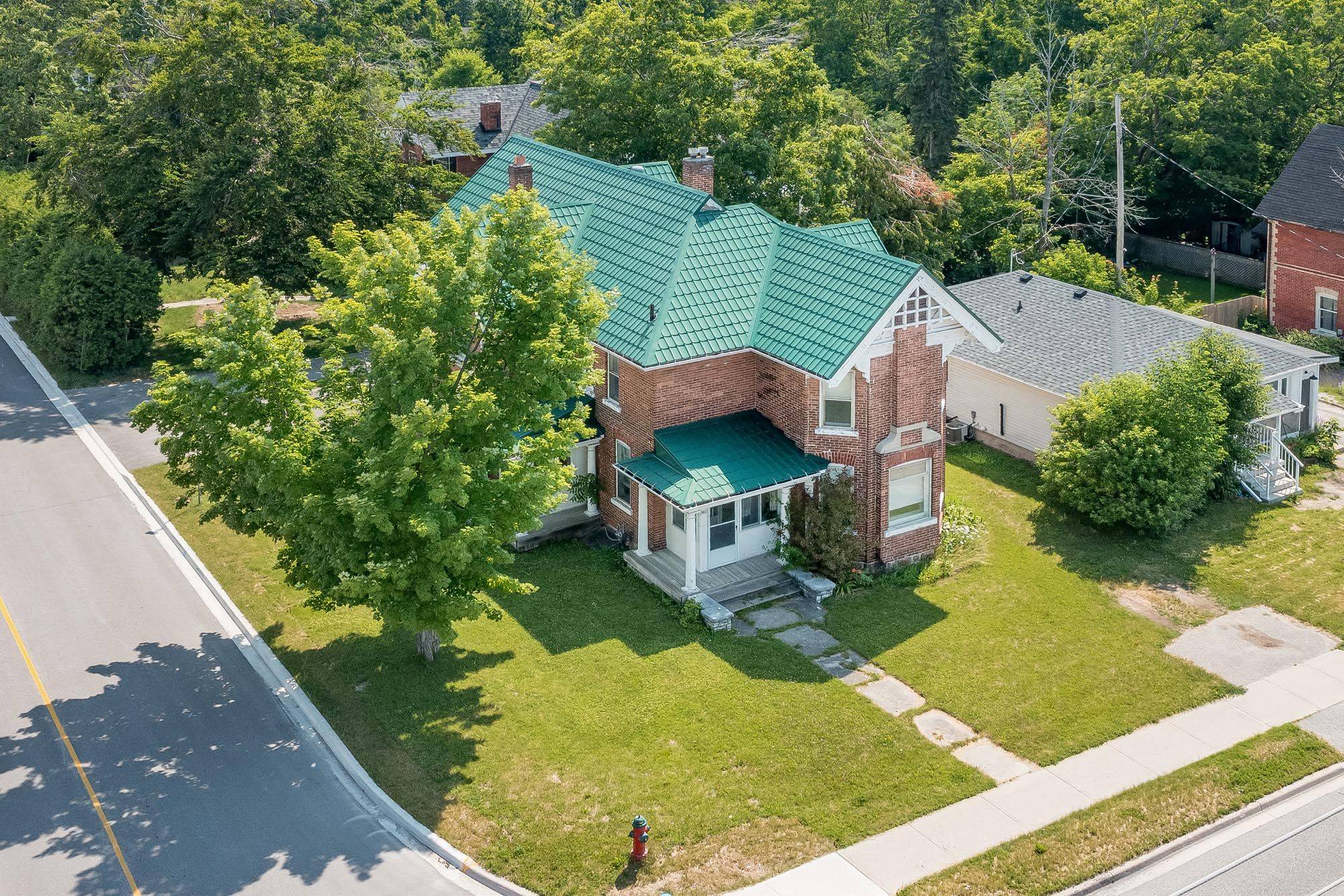 Orillia, ON L3V 2B5,9 Borland ST E