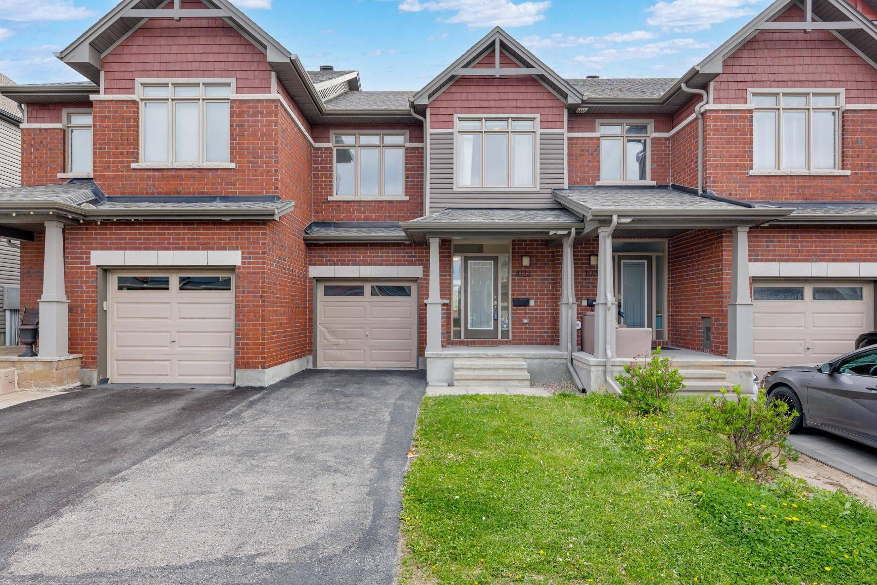 Barrhaven, ON K2J 0J7,1022 Cobble Hill DR