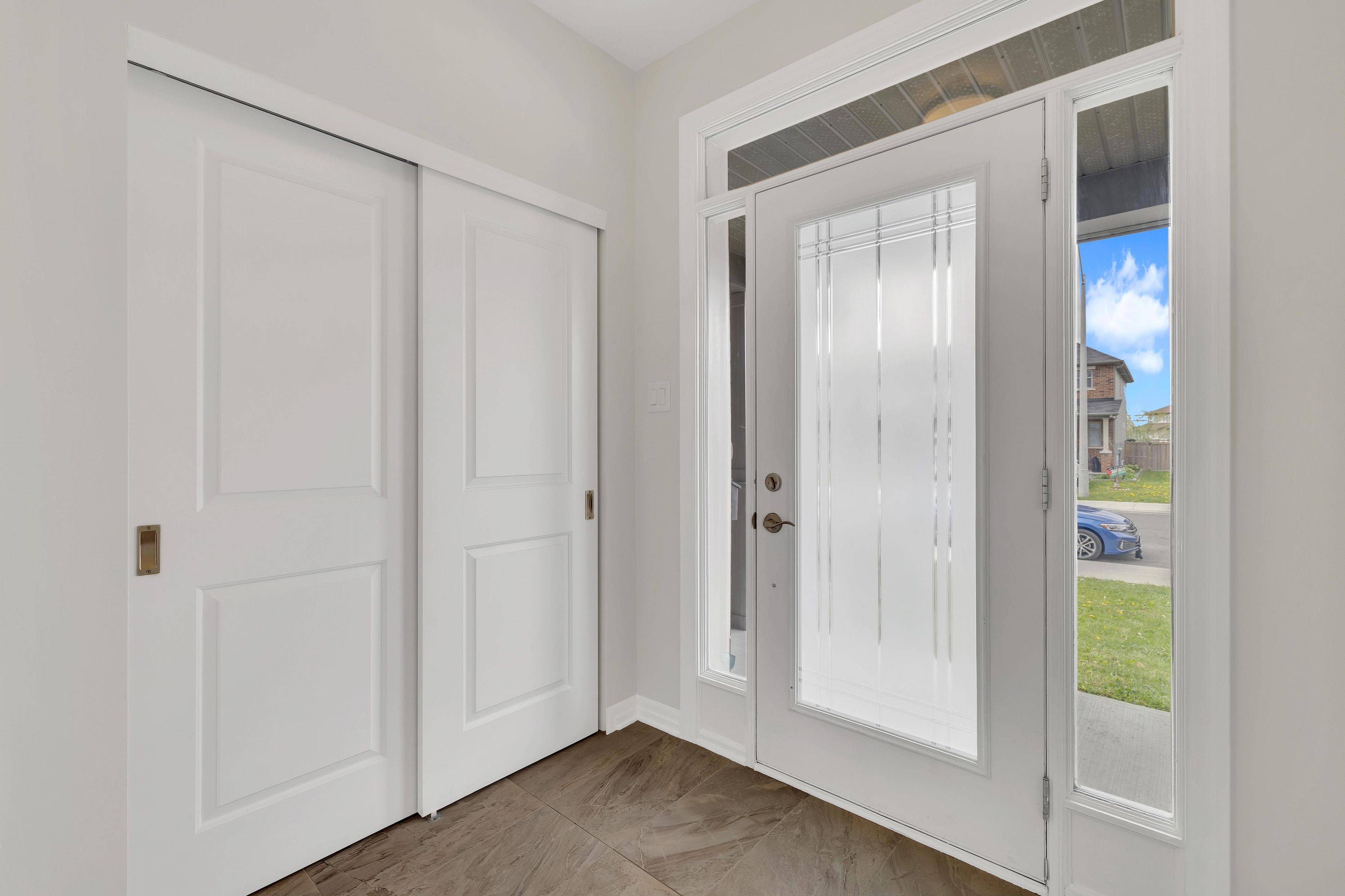Barrhaven, ON K2J 0J7,1022 Cobble Hill DR