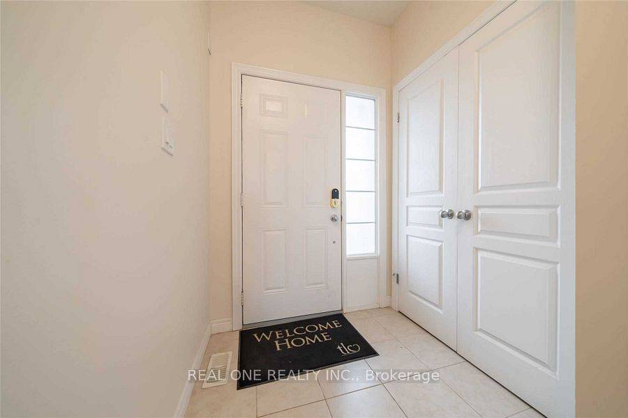 Hamilton, ON L9K 0G1,34 House LN