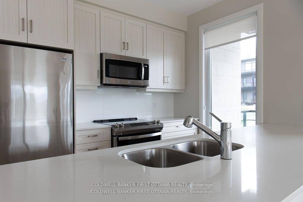 Kanata, ON K2T 0M7,130 BOUNDSTONE WAY #101