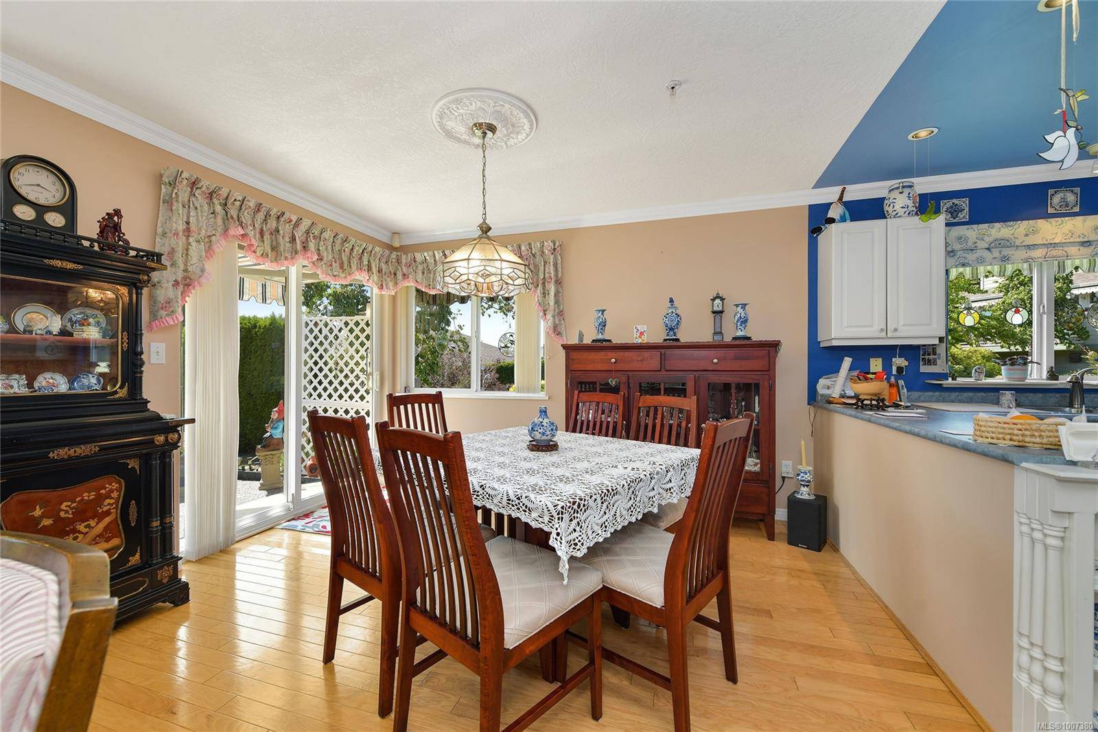 View Royal, BC V9A 7K2,126 Hallowell Rd #24