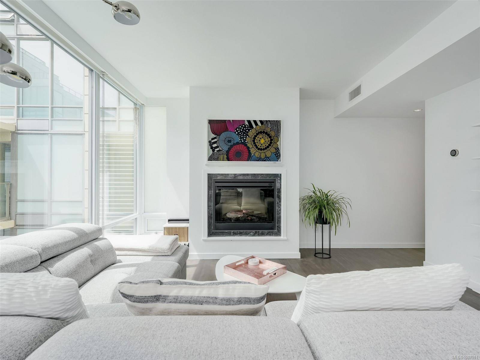 Victoria, BC V8W 0A9,707 Courtney St #1001