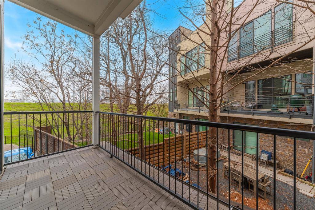 Dallas, TX 75203,381 E Greenbriar Lane #1005