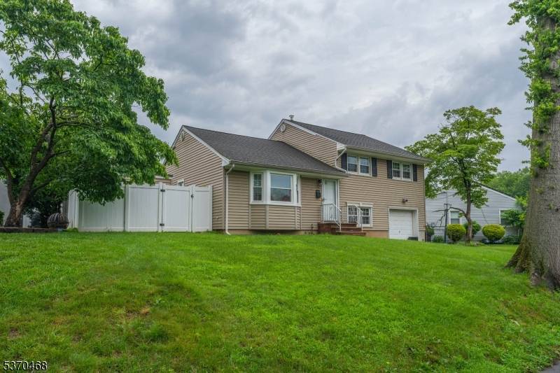 Rahway City, NJ 07065,901 Crescent Dr