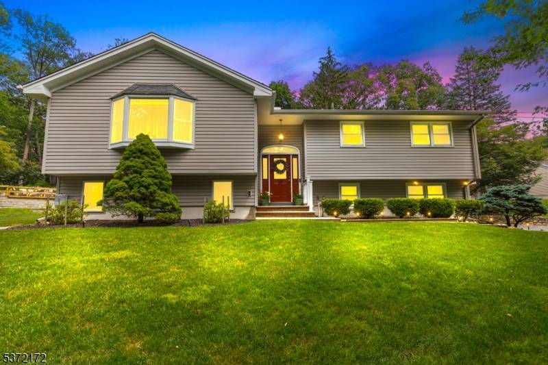 Oakland Boro, NJ 07436,105 Grove St