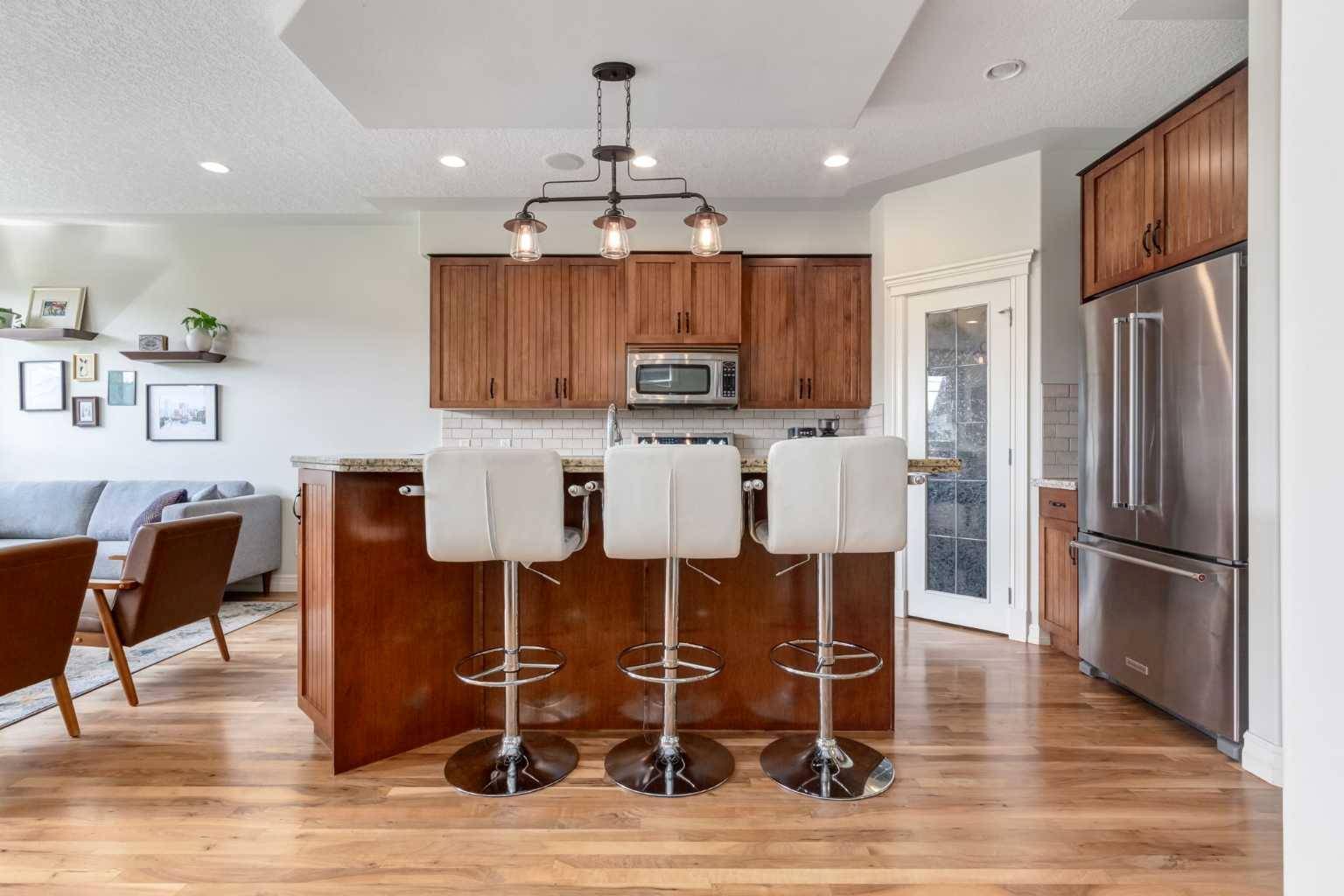 Calgary, AB T2M 2B1,625 25 AVE NW