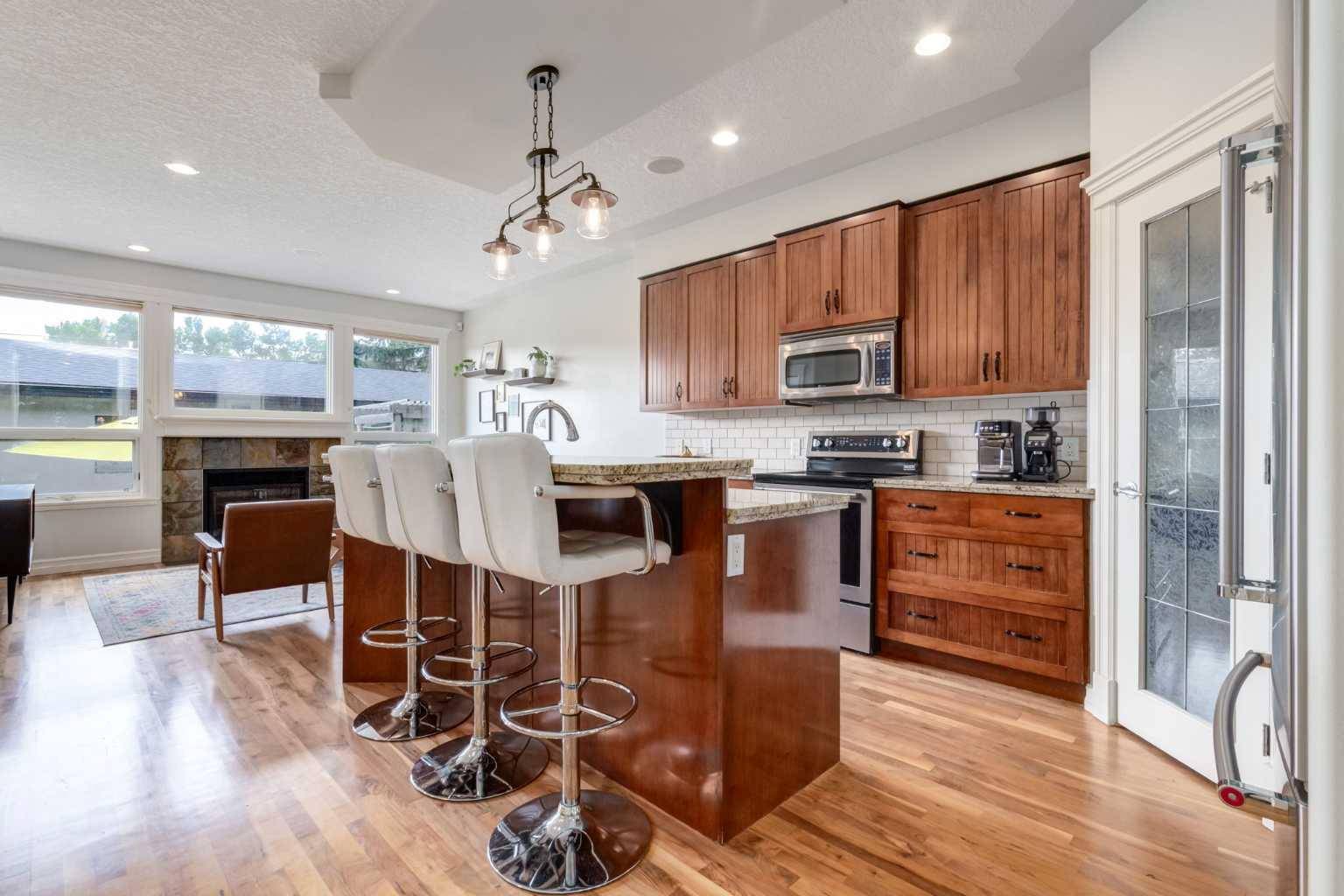 Calgary, AB T2M 2B1,625 25 AVE NW
