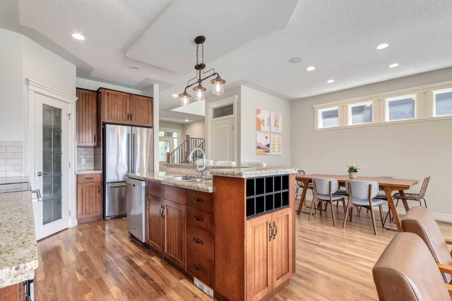 Calgary, AB T2M 2B1,625 25 AVE NW