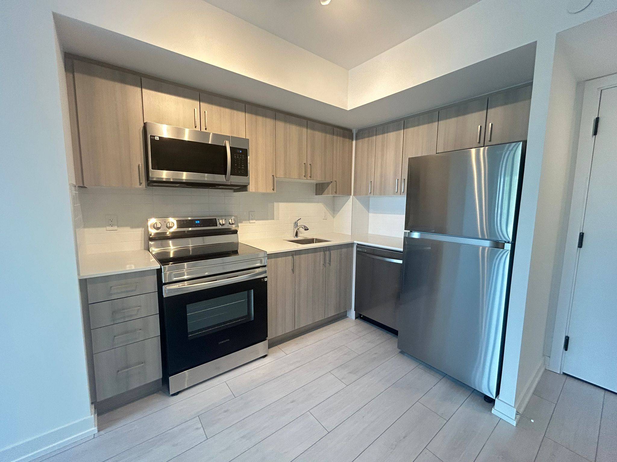 Toronto W04, ON M6B 0B1,556 Marlee AVE #303