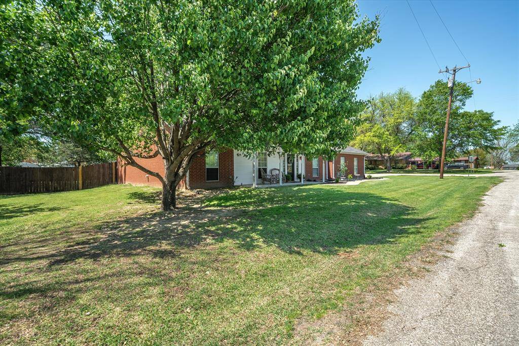 Van, TX 75790,129 Ebony Place
