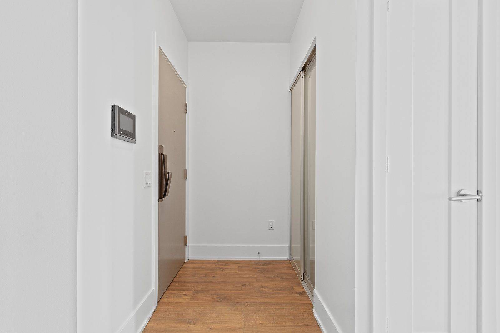 Toronto C01, ON M5J 2Z2,10 York ST #3606