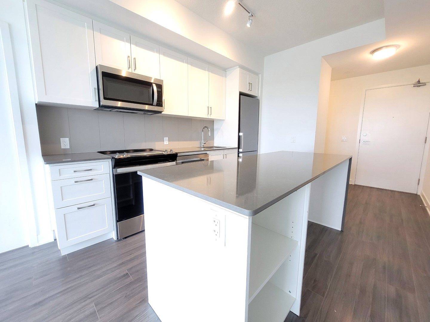 Barrie, ON L9J 0K1,681 Yonge ST #623
