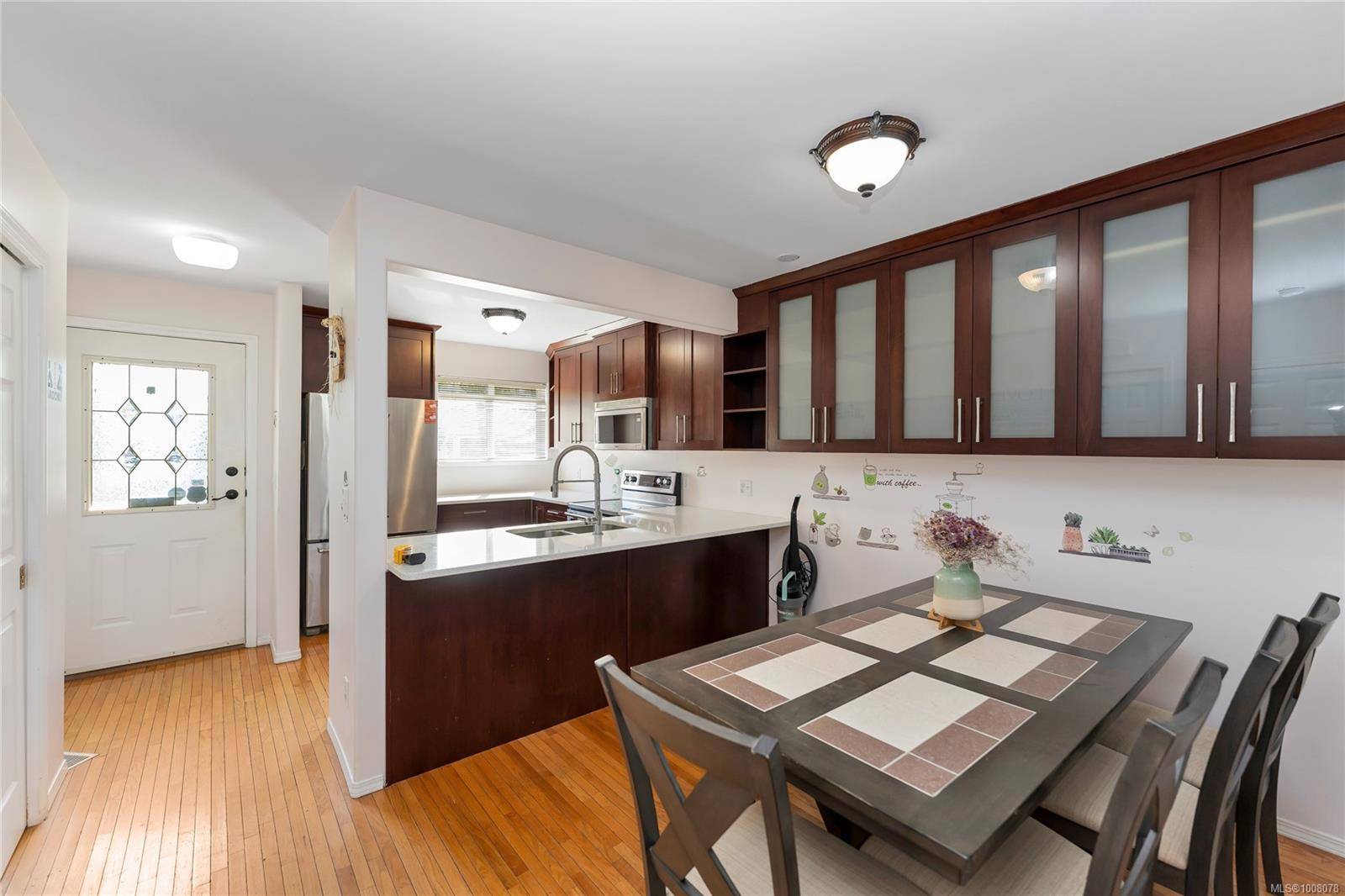 Victoria, BC V8R 4J8,3014 Scott St
