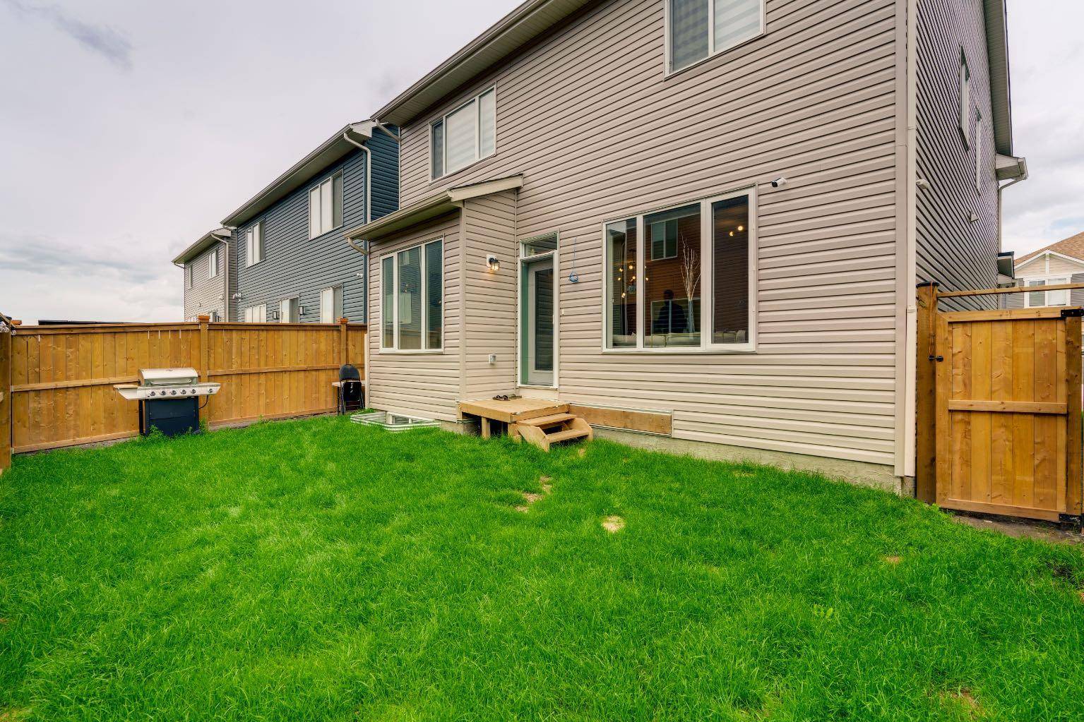 Calgary, AB T3P 2A8,71 Carringwood GRV NW