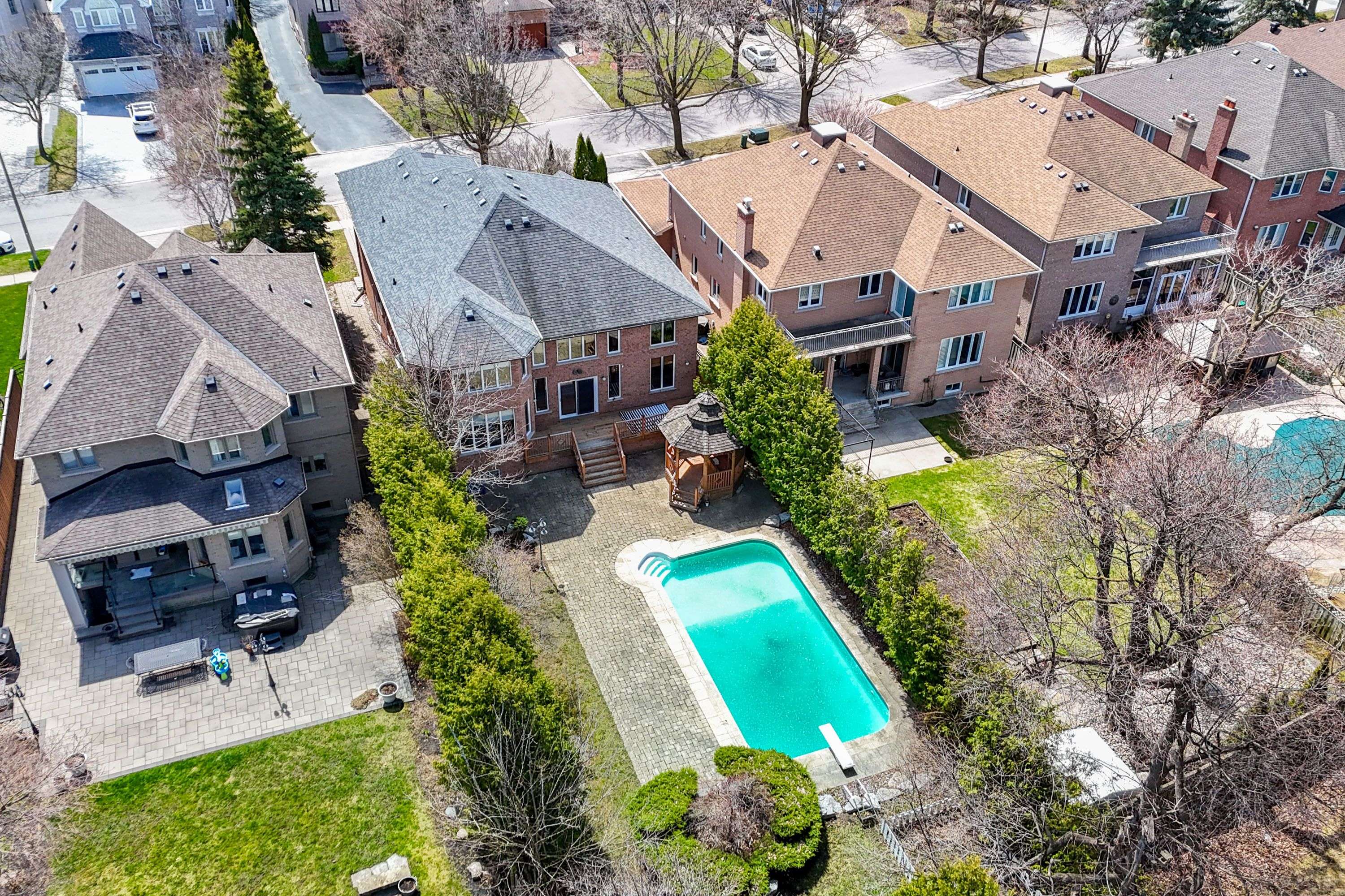 Richmond Hill, ON L4C 9Y3,122 Arten AVE