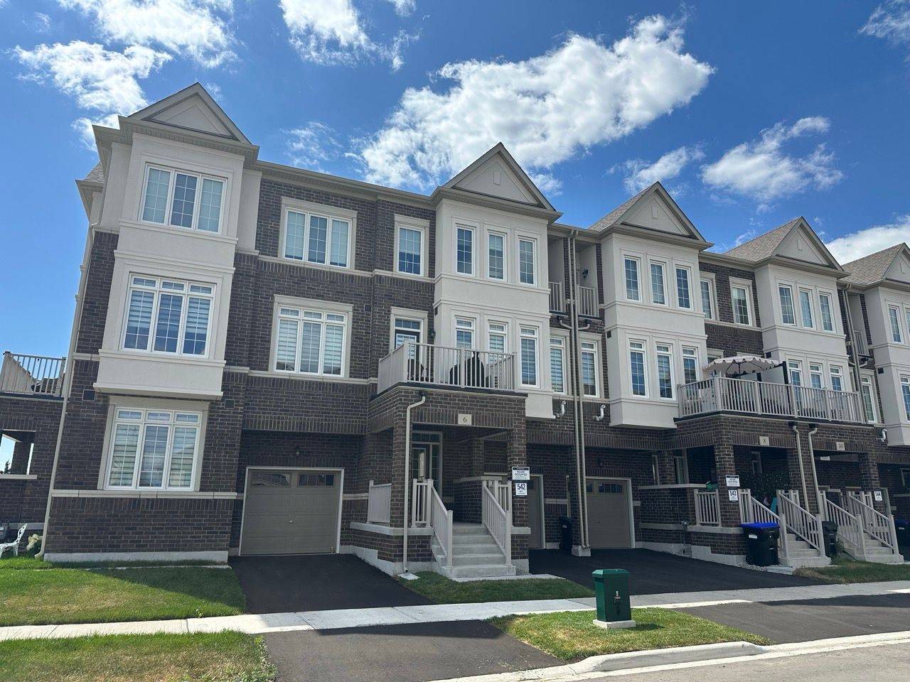 Bradford West Gwillimbury, ON L3Z 4P1,6 Mel Irving DR