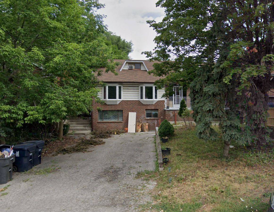 Toronto W04, ON M9N 1S5,14 Cardell AVE