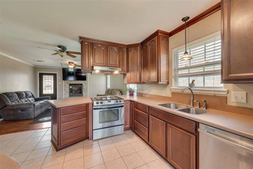Athens, TX 75751,8636 W ST HWY 31