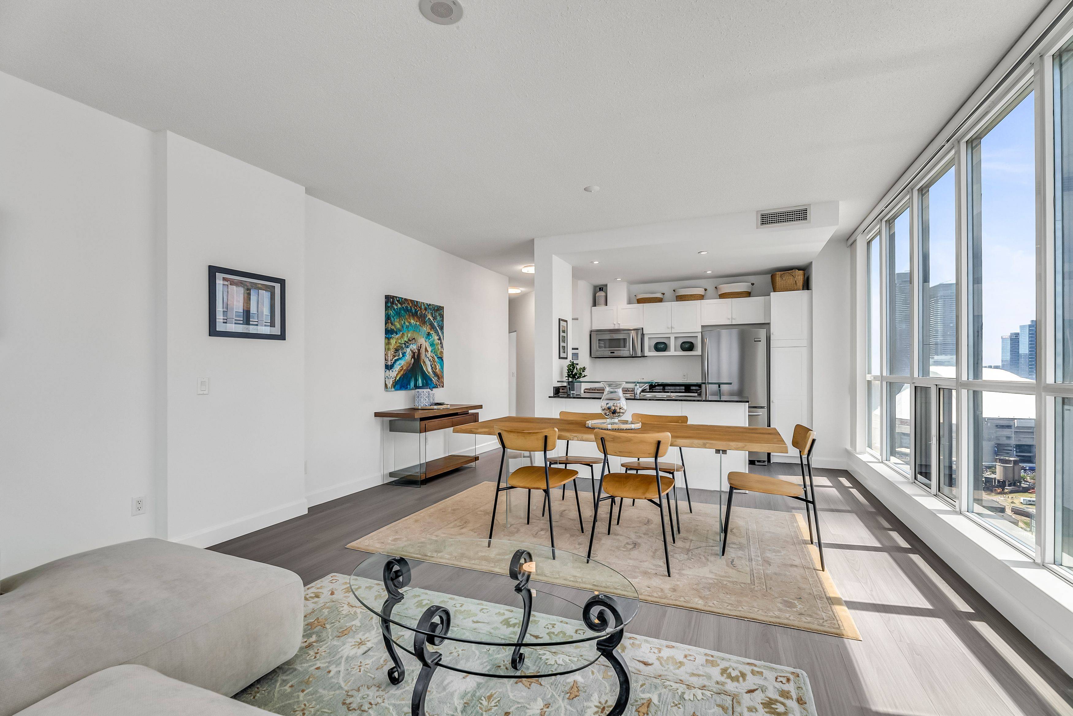 Toronto C01, ON M5J 2Y2,8 York ST #3202