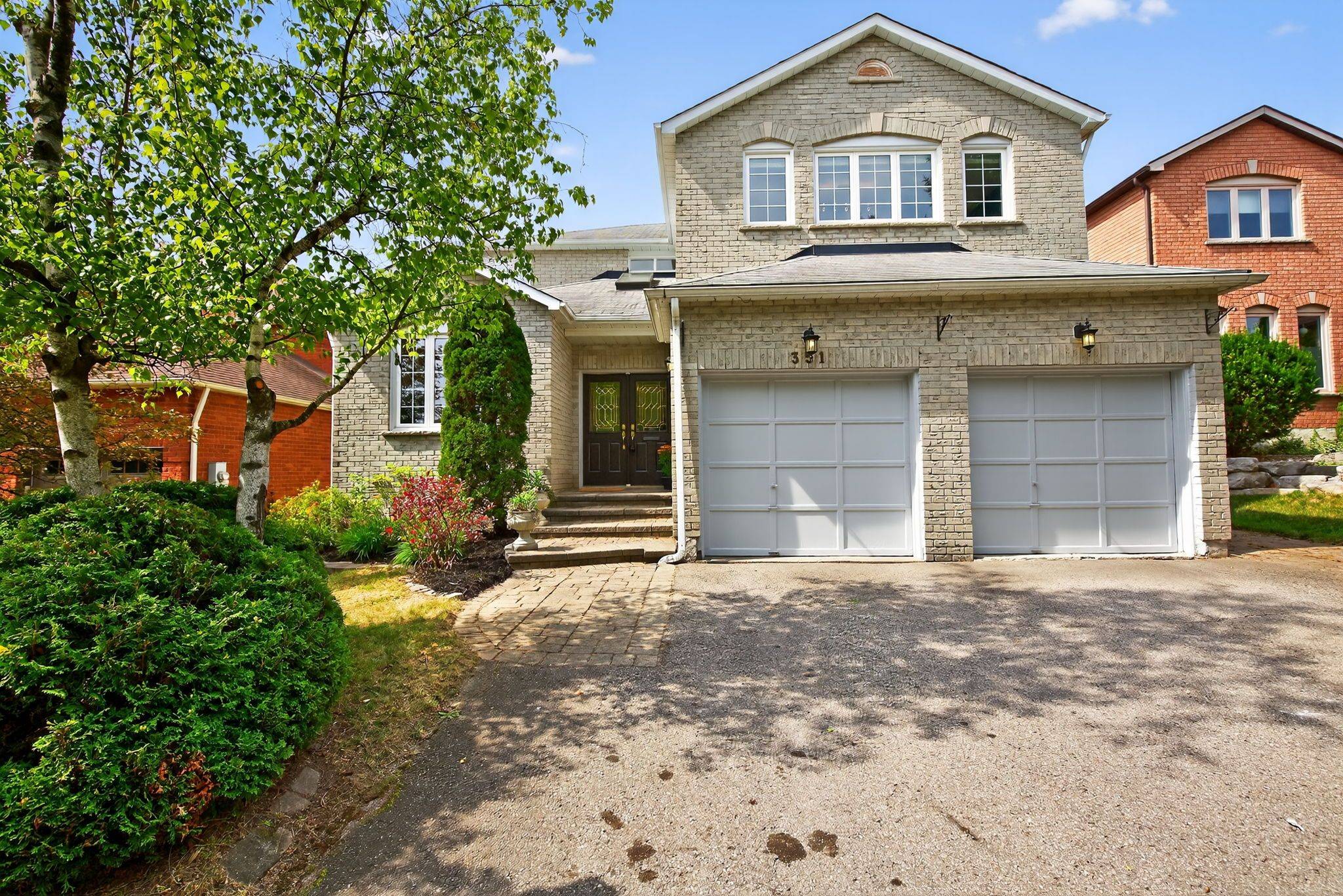 Newmarket, ON L3X 1G8,351 Kirby CRES