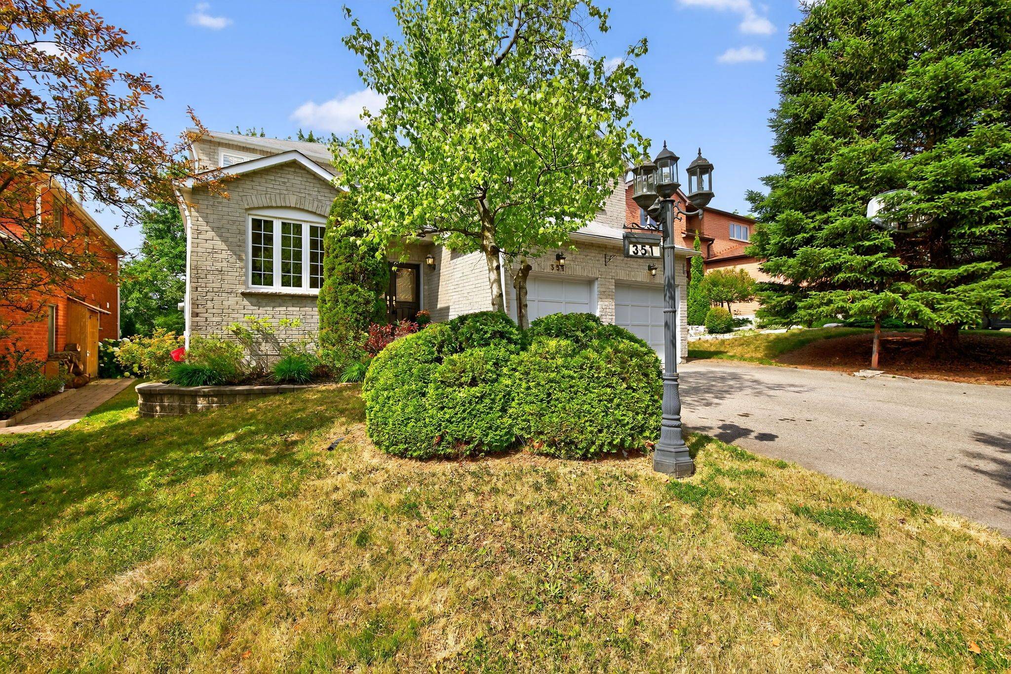 Newmarket, ON L3X 1G8,351 Kirby CRES