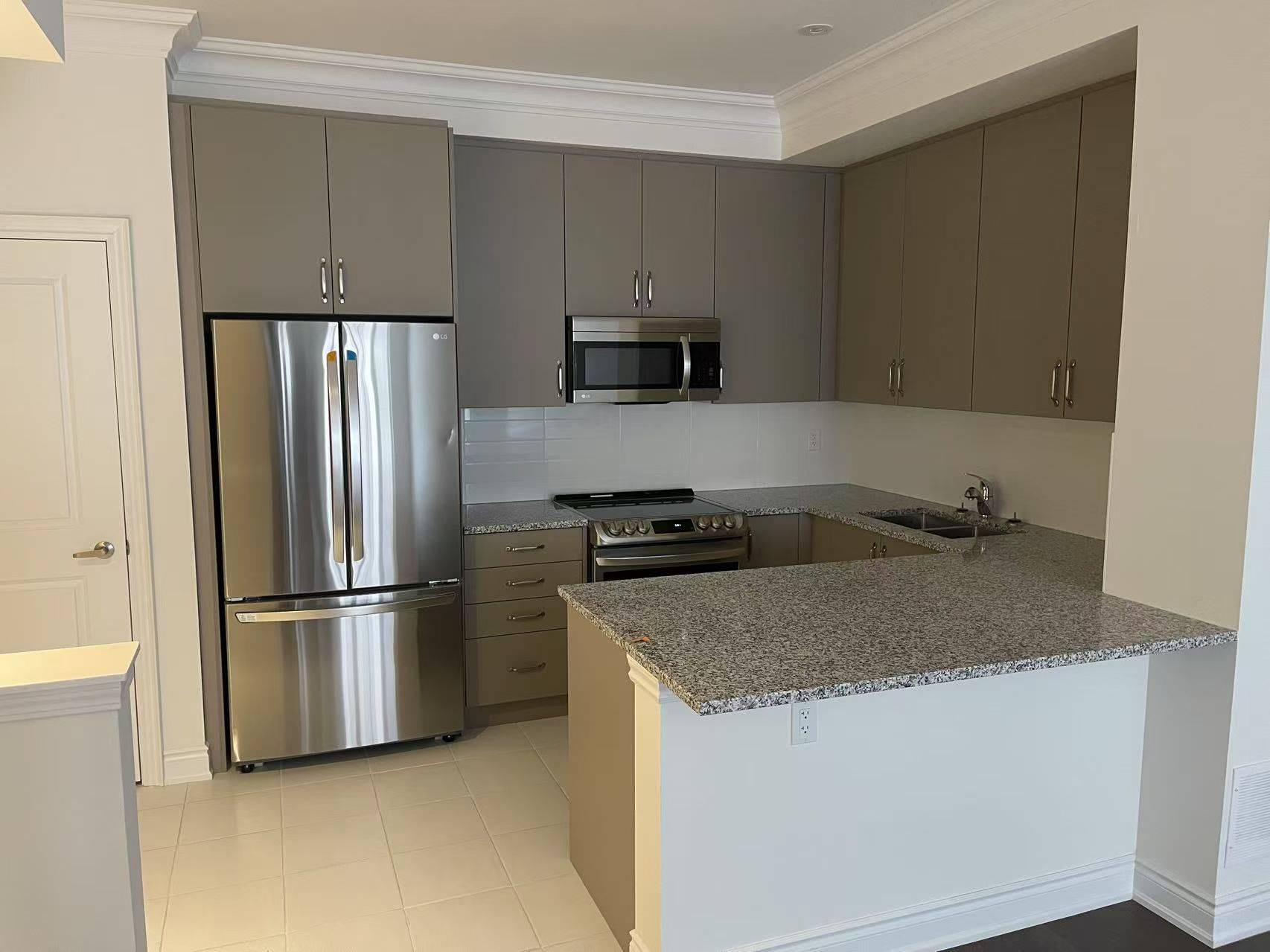 Mississauga, ON L5M 2R5,30 Lunar CRES #48