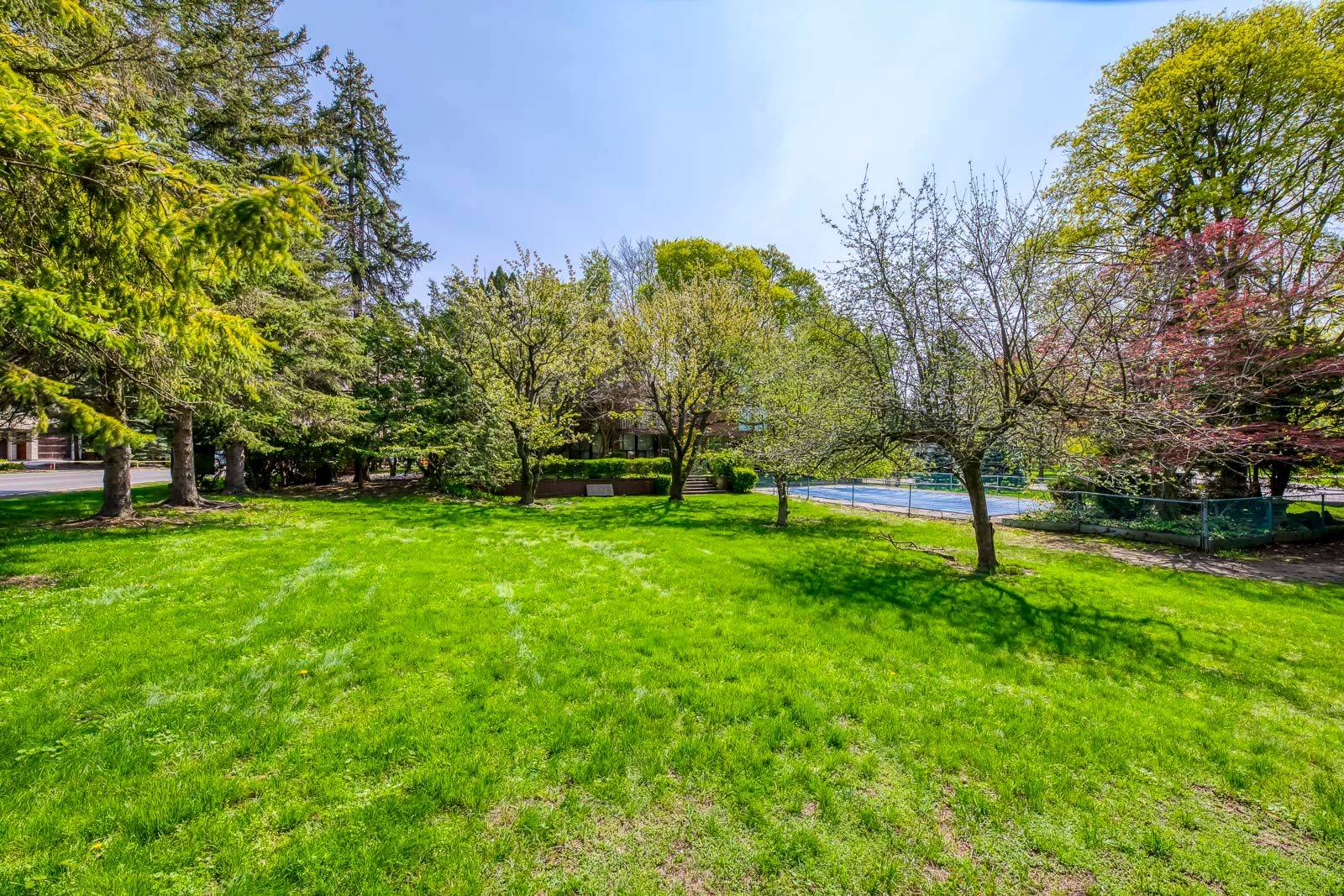 Mississauga, ON L5J 2P4,600 Bob O Link RD