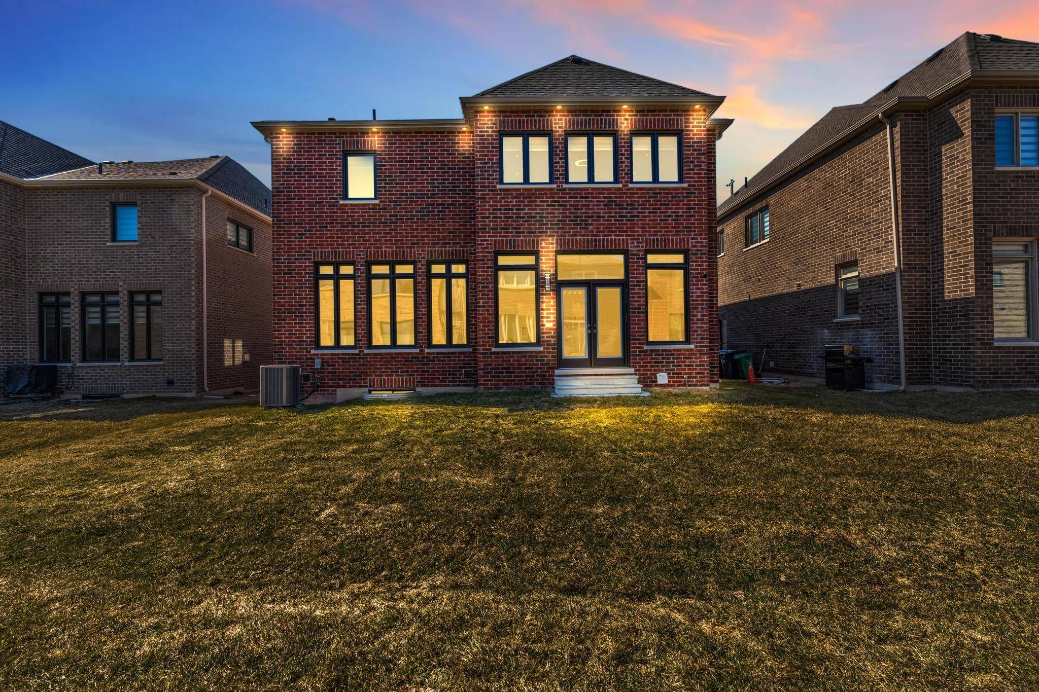 Brampton, ON L6Y 0C9,8925 Heritage RD