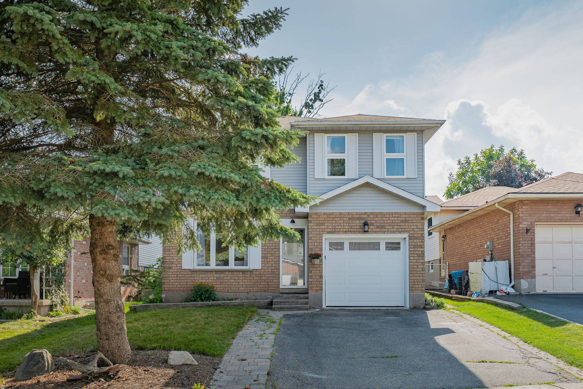 Kitchener, ON N2N 3A3,323 Newbury DR